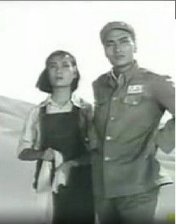 国产黑白老电影《沙漠里的战斗》1956年